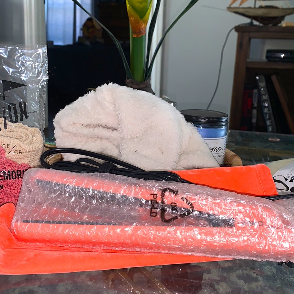 NWT Amika Limited Edition Hair Straightener